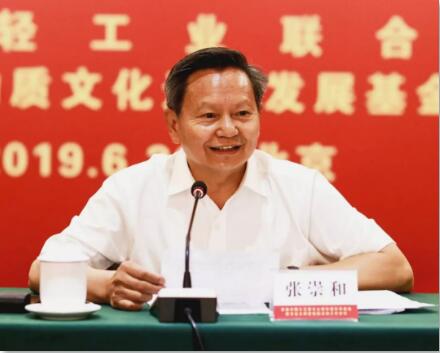 C:\Documents and Settings\Administrator\桌面\大师进校园活动19年\大师3.jpg C:\Documents and Settings\Administrator\桌面\大师进校园活动19年\大师3.jpg