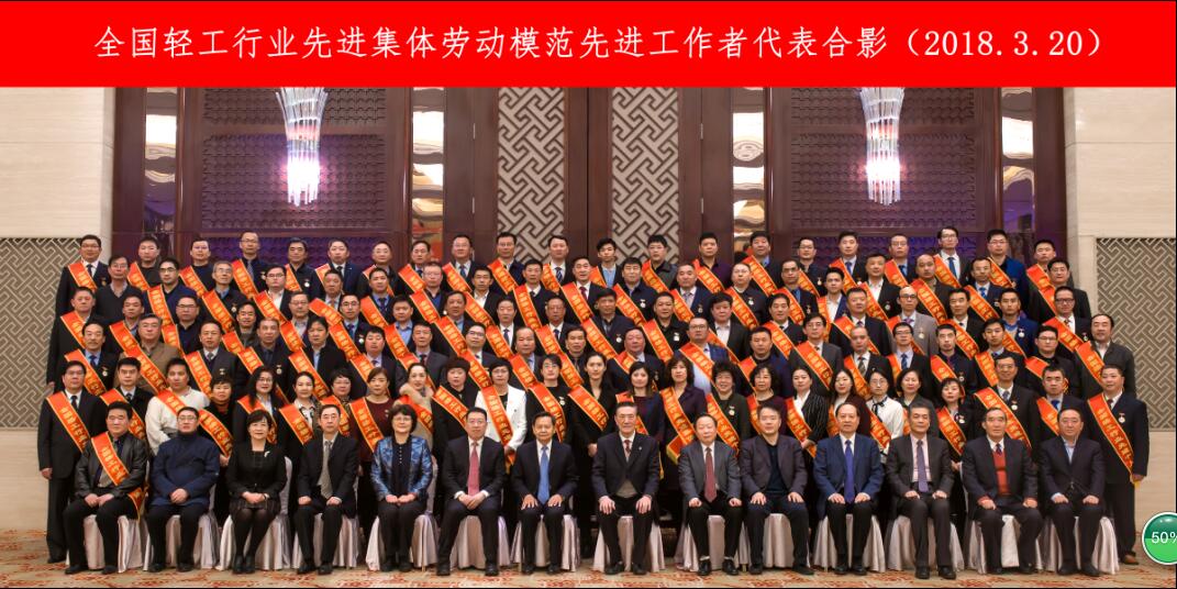 C:\Documents and Settings\Administrator\桌面\QQ截图领导与劳模合影.jpg C:\Documents and Settings\Administrator\桌面\QQ截图领导与劳模合影.jpg