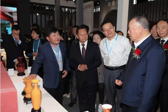 D:\wy\轻工动态\轻工动态\2019上的信息及起草稿\其它上网信息\首届中国工艺美术博览会在南京开幕\QQ截图4.jpg D:\wy\轻工动态\轻工动态\2019上的信息及起草稿\其它上网信息\首届中国工艺美术博览会在南京开幕\QQ截图4.jpg